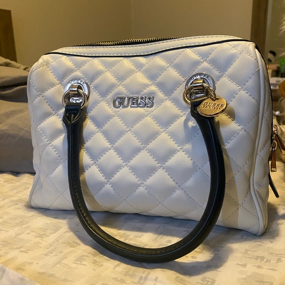 Guess discontinued bag - Picture 1 of 4
